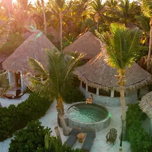 4* Hotel Maya By G